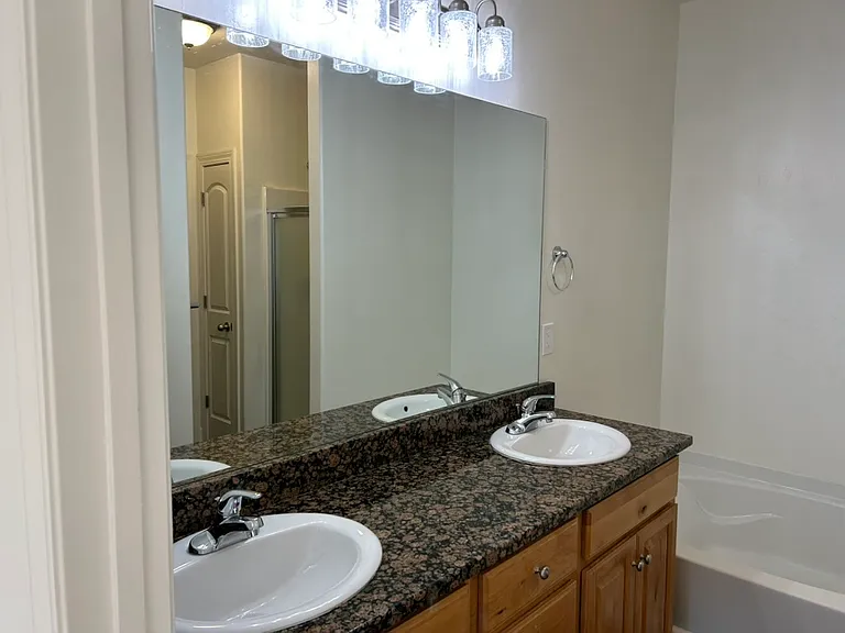 607 E Wyngate Pointe Ln — Photo 13