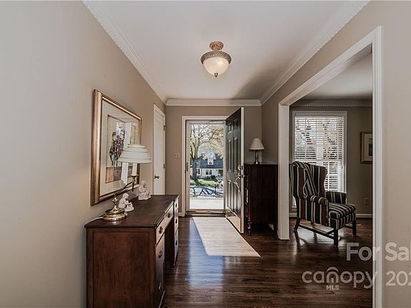 3rd image of 7744 Bedfordshire Dr
