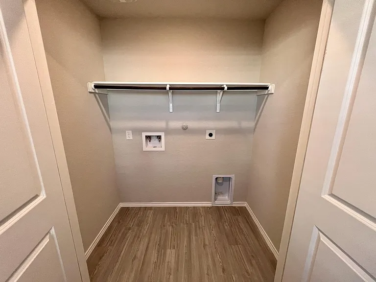 2824 Rosefinch — Photo 8