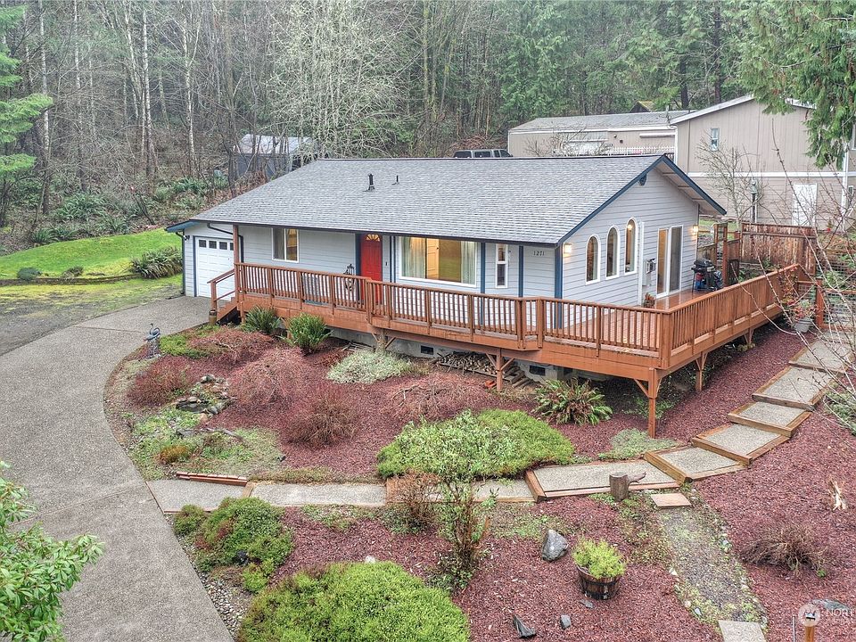 1st image of 1271 SE Crescent Drive