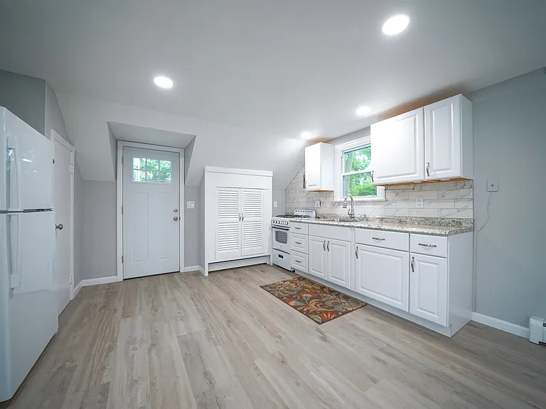 16 Brook St — Photo 41