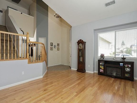 4th image of 1675 Cobblestone Dr