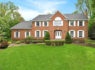 29 Louise Ct, Allendale, NJ 07401
