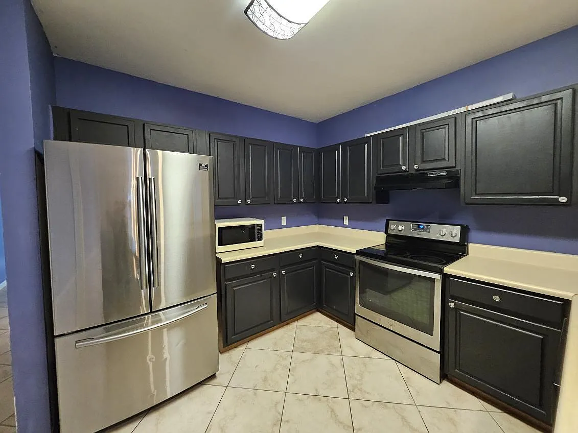 3 bed, 2.0 bath, 1456 sqft, $3,200 — Photo 2