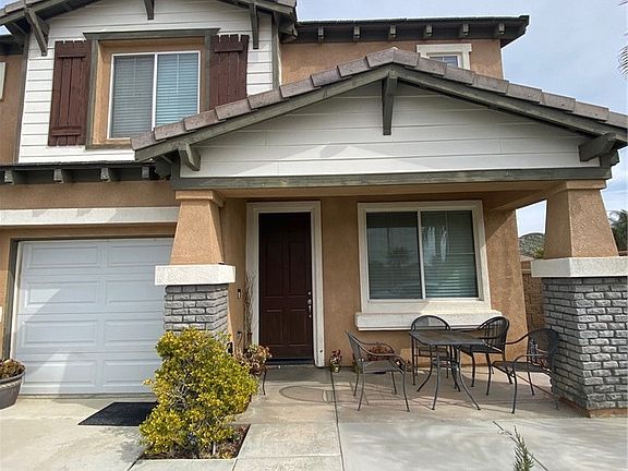 Front porch, space for a small table and 4 chairs, perfect for a morning coffee!