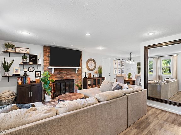 4th image of 1295 Hibbard Dr