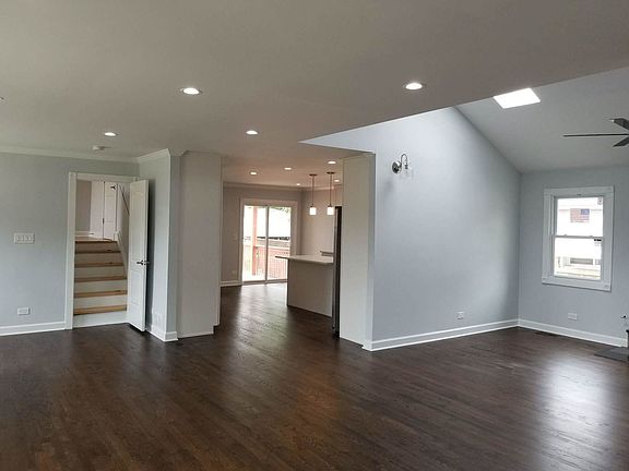 3rd image of 2954 N Nashville Ave