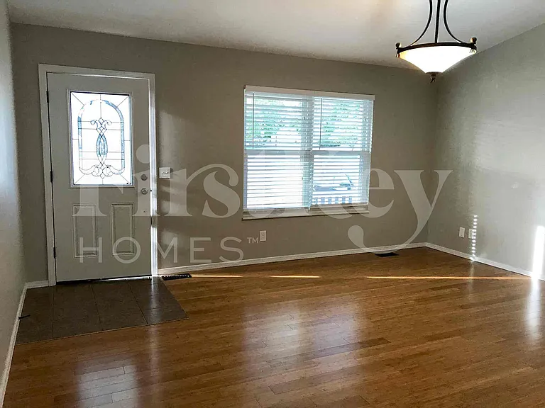1037 Pegasus Cir — Photo 2
