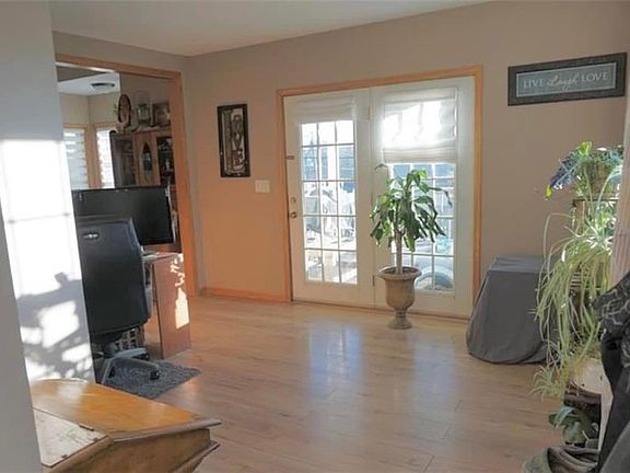 3rd image of 1108 N Main St