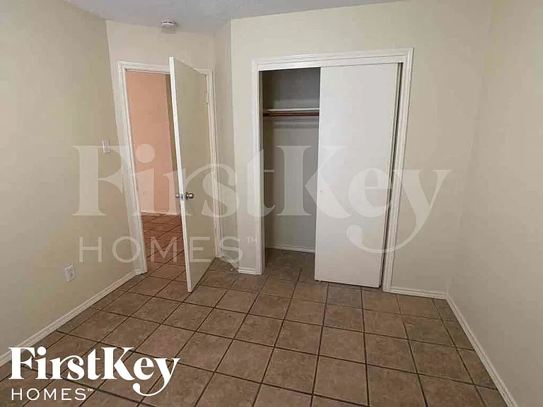 18614 Seaton Dr — Photo 22