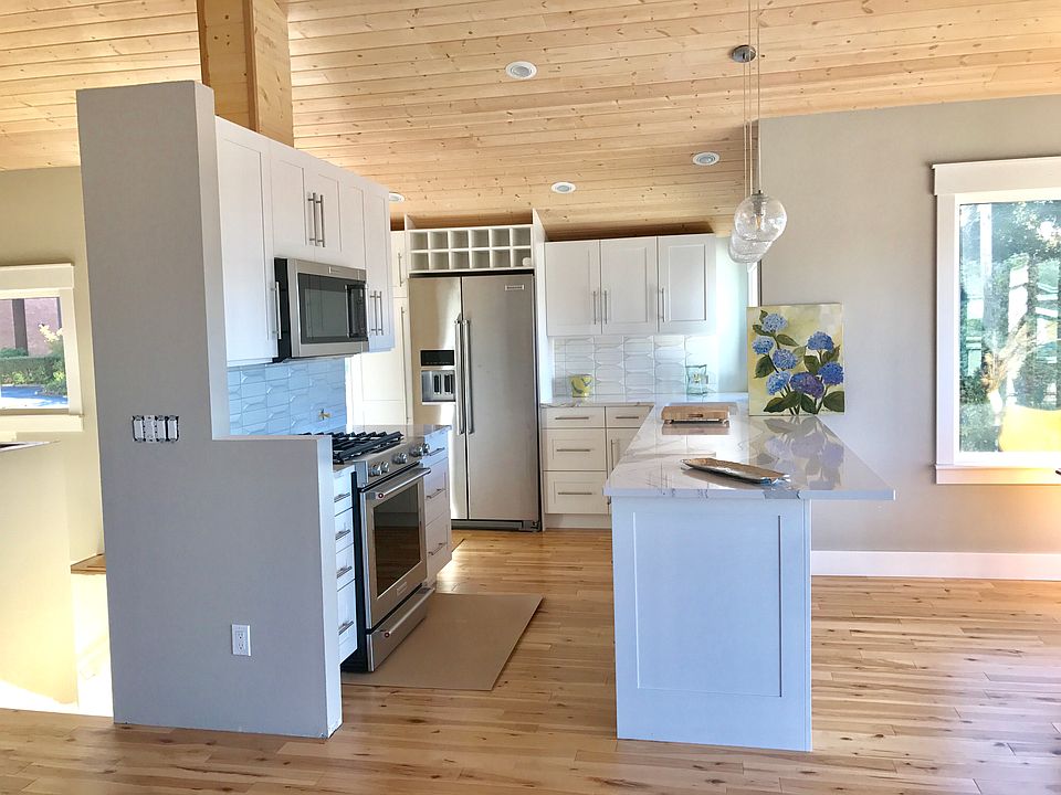 Remodeled kitchen, Quartz