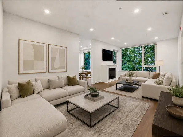 119 W 22nd St #411, North Vancouver, BC V7M 0B4