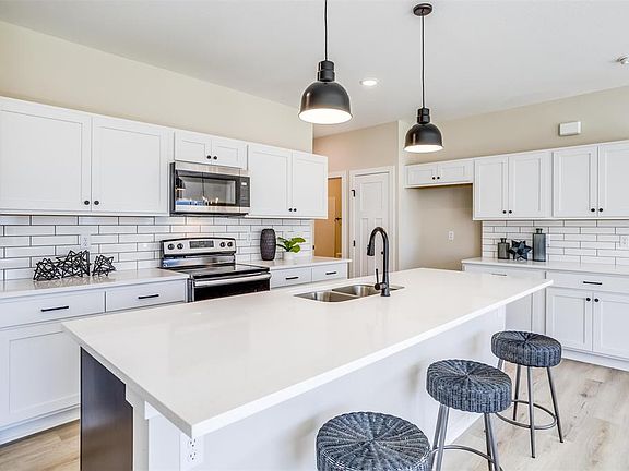 4th image of 12424 W Blanford St #12422