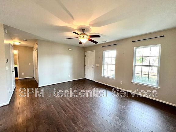3rd image of 8565 Heirloom Dr NE