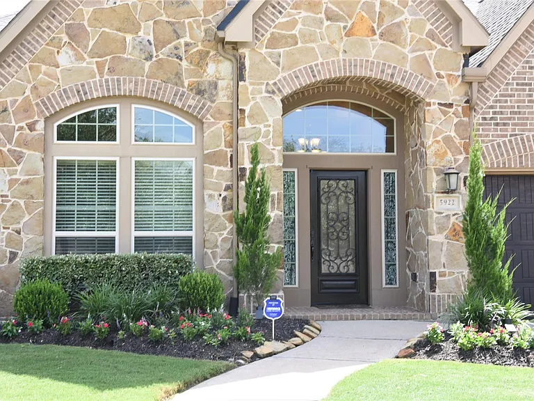 5922 Solara Ledge Ln — Photo 3