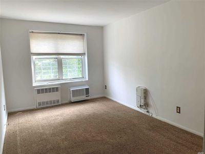 99 Randall Ave APT 2P, Freeport, NY, 11520