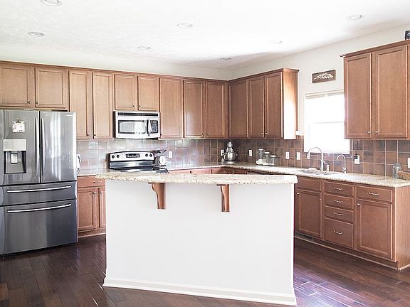 4th image of 8569 S 102nd St