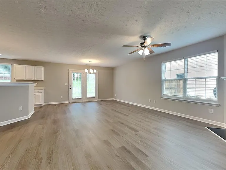 3118 Farmstead Ct — Photo 3
