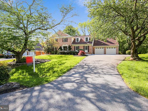 3rd image of 8217 W Buckspark Ln