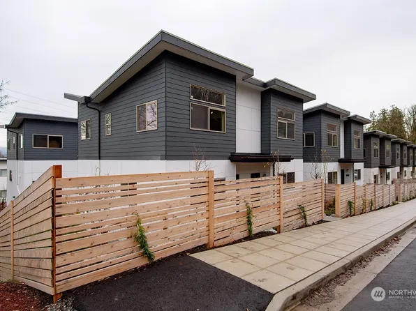 8702 42nd Avenue S, Seattle, WA 98118