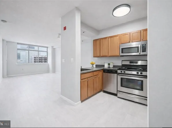 7111 Woodmont Ave, Bethesda, MD