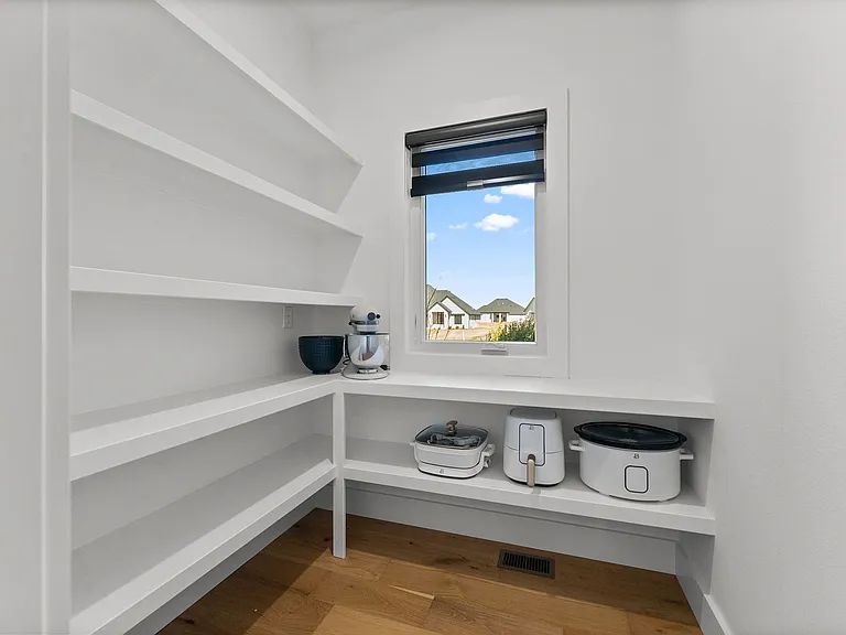 4464 E Lancaster Way — Photo 19