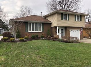 97 Cranwood Dr, West Seneca, NY 14224