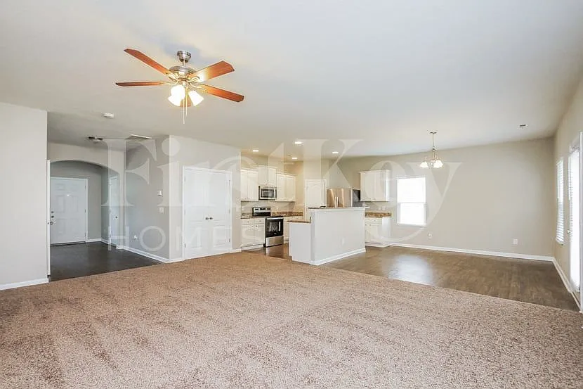 4 bed, 2.5 bath, 1995 sqft, $2,460 — Photo 3