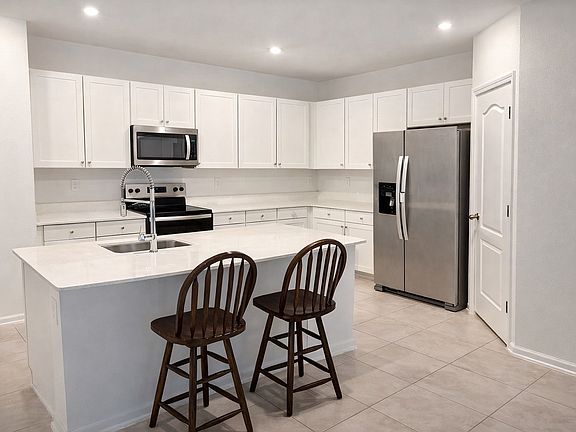 3rd image of 457 Redbud Rd