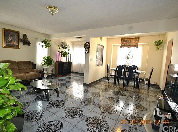 Front unit living room + dining area; Sunny dining area