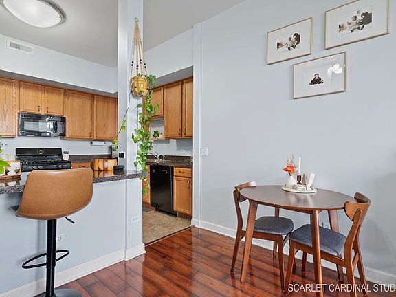 4th image of 77 N Wolf Rd Unit 601