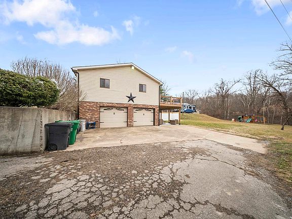 3rd image of 7841 Rosewood Dr