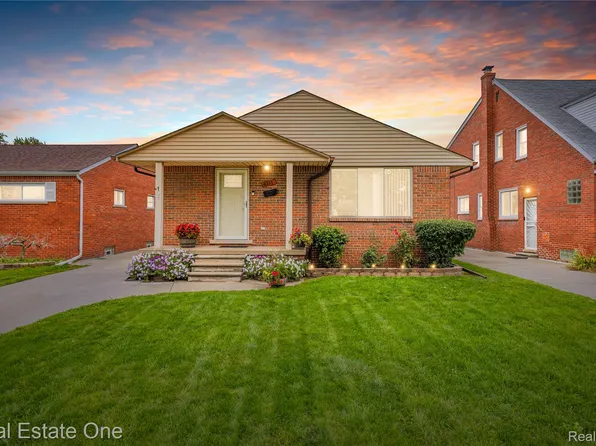 8335 Bernice Ave, Center Line, MI 48015