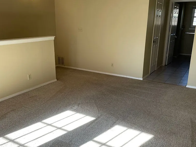 1037 E 57th Pl #5 — Photo 16
