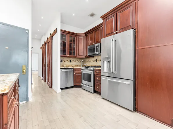 521 Dean Street image 2 of 10
