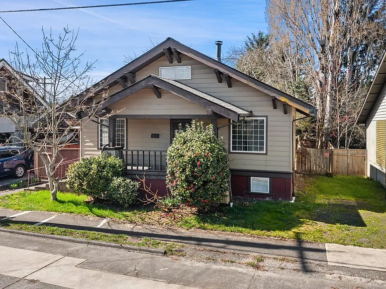 709 McKenzie Ave — Photo 39