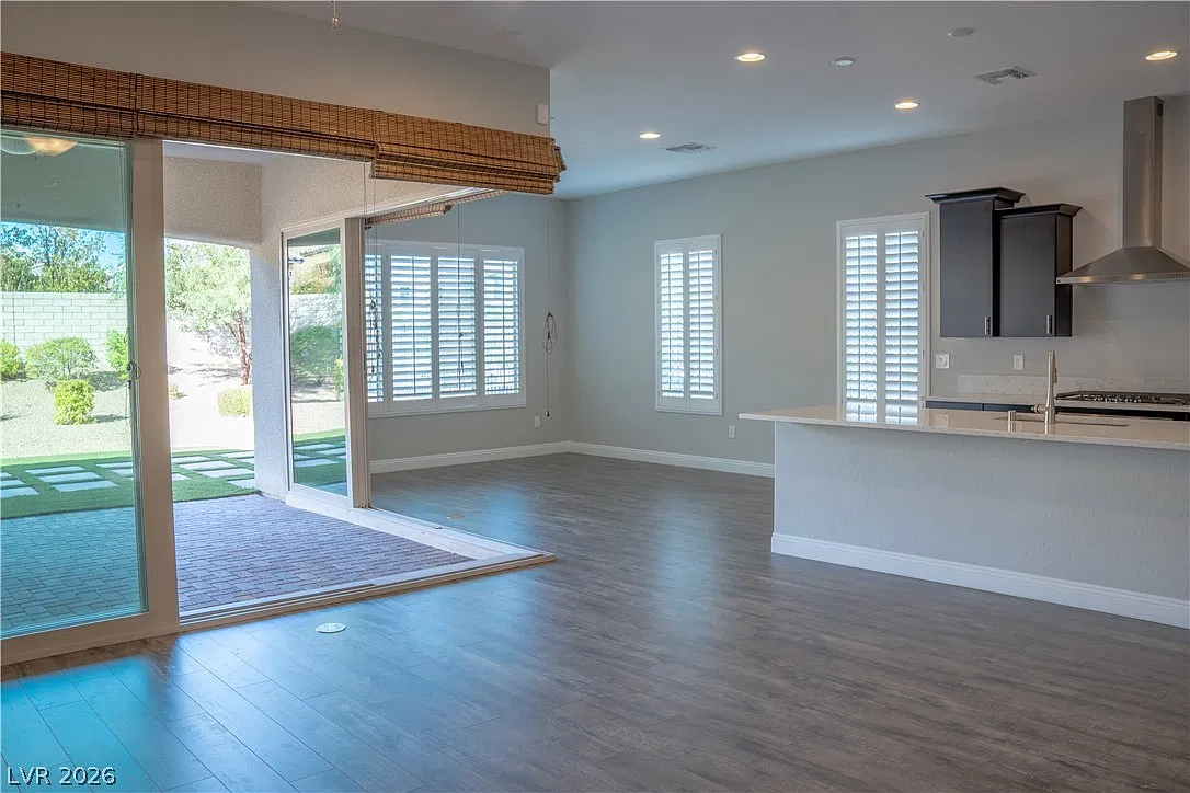 3 bed, 2.5 bath, 2441 sqft, $3,900 — Photo 2