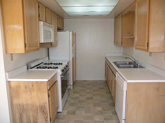 4th image of 945 N Alfred St APT 203
