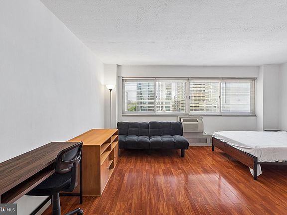 2nd image of 2101 Chestnut St APT 723