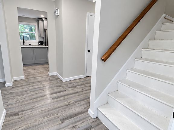 4th image of 560 E Timberbrook Est