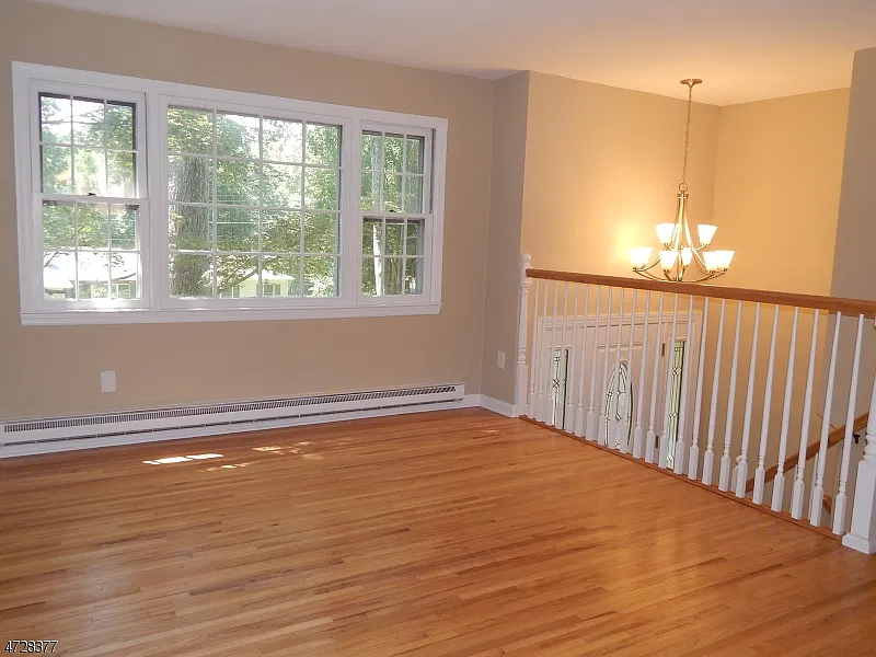 4 bed, 1.5 bath, 1700 sqft, $3,000 — Photo 3