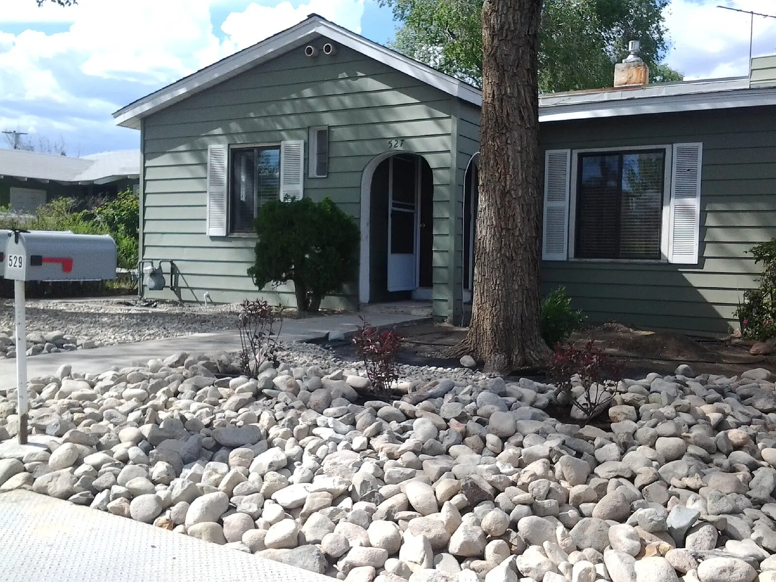 2 bed, 1.0 bath, 745 sqft, $1,950 — Photo 1