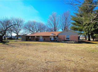 15781 N Peterson Rd, Gentry, AR 72734