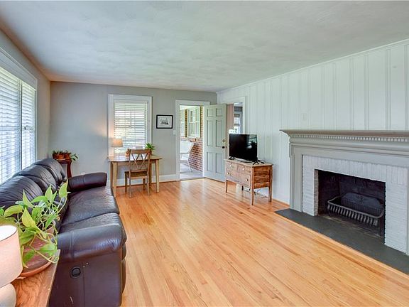 3rd image of 109 Lynn Dr