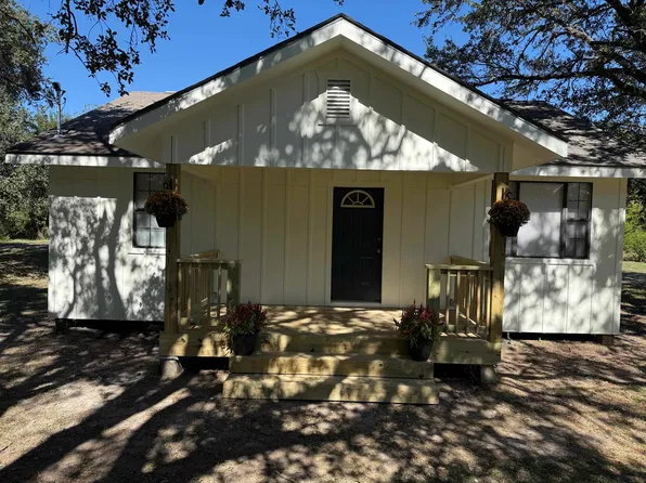 190 E Darby St, Bridge City, TX 77611