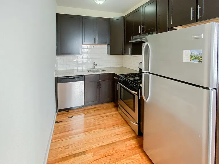 432 1/2 W Surf St #302 — Photo 3
