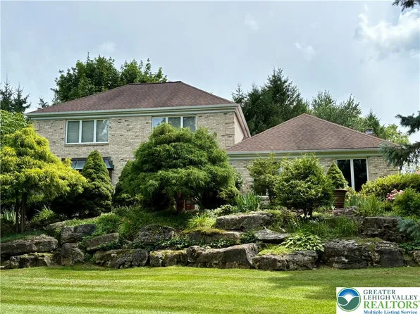3706 Surrey Dr S, Allentown, PA 18103