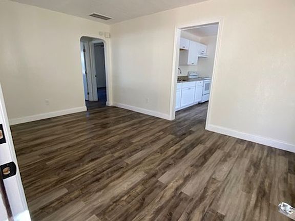 4th image of 715 E Valencia St