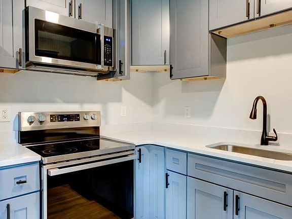 4th image of 2428 Belvedere Ave #8
