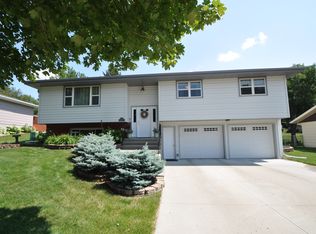 2507 Springfield St, Bismarck, ND 58503